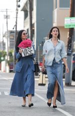 DEMI MOORE and SCOUT WILLIS Visit a Friend