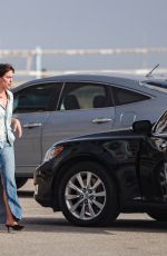 DEMI MOORE and SCOUT WILLIS Visit a Friend