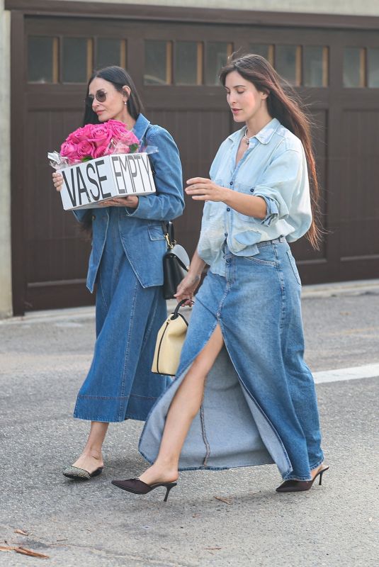DEMI MOORE and SCOUT WILLIS Visit a Friend
