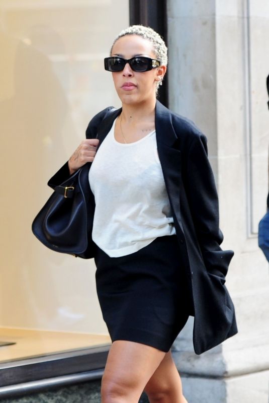 DOJA CAT Out Shopping in London 08/27/2024