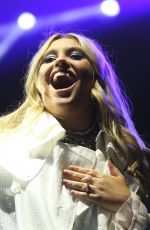 ELLA HENDERSON Performs as Special Guest to James Arthur at Market Rasen Racecourse 08/17/2024