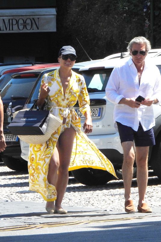 EMMA WEYMOUTH and Ceawlin Thynn on Holiday in Portofino 08/10/2024