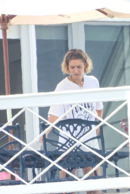 GIGI HADID at Taylor Swift