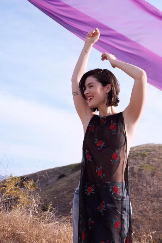 GRACIE ABRAMS for Vogue, June 2024