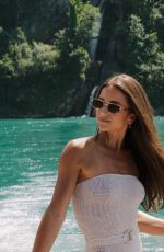 HELEN OWEN - Instagram Photos 08/11/2024