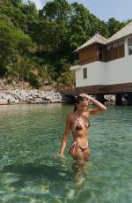 HELEN OWEN - Instagram Photos 08/25/2024