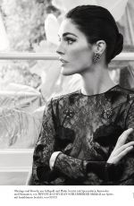 HILARY RHODA in Harper