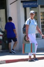 JAIME PRESSLY Shopping at Paper Source in Los Angeles 08/20/2024