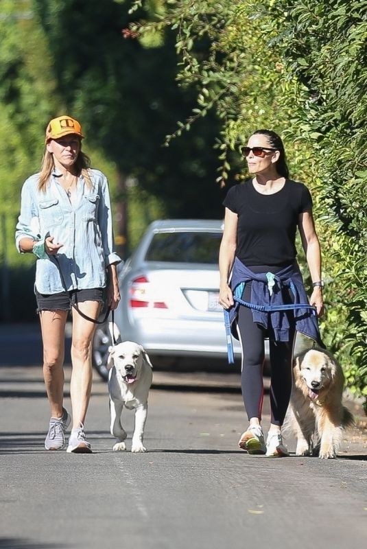 JENNIFER GARNER Out with a Friend and Their Dogs in Brentwood 08/14/2024