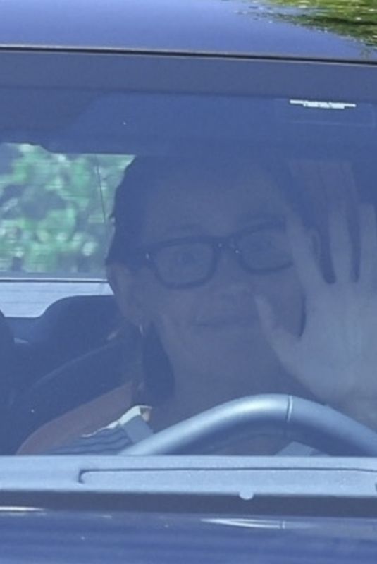 JENNIFER GARNER Visits Ben Affleck on His Birthday in Brentwood 08/15/2024