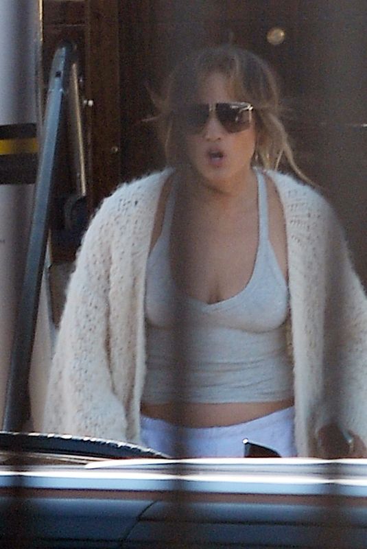 JENNIFER LOPEZ Returns Home in Los Angeles 08/03/2024