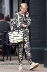 JESSICA ROWE Visiting Sonoma Bakery in Rose Bay in Sydney 08/13/2024