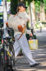 KATIE HOLMES Arrives Home After Dropping off Her Daughter Suri at College in Pittsburgh 08/19/2024
