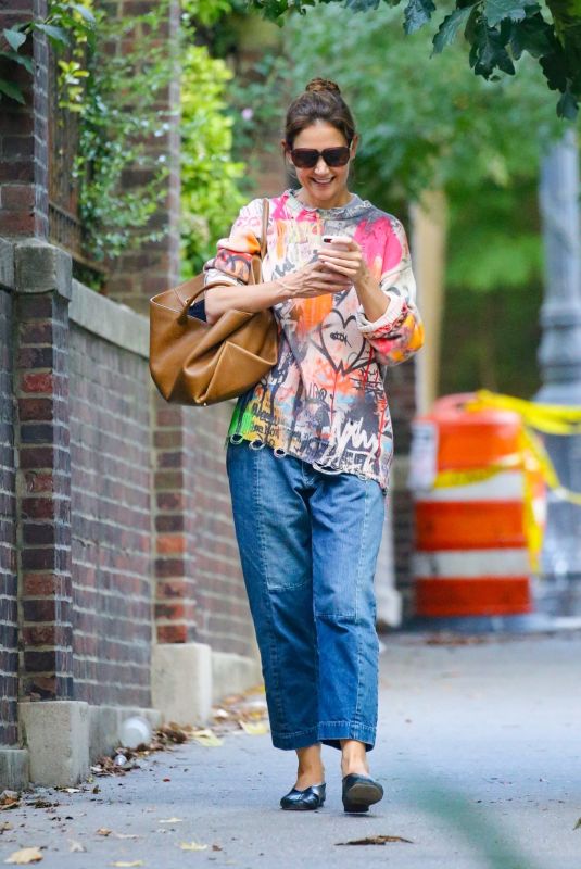 KATIE HOLMES Out in New York 08/27/2024