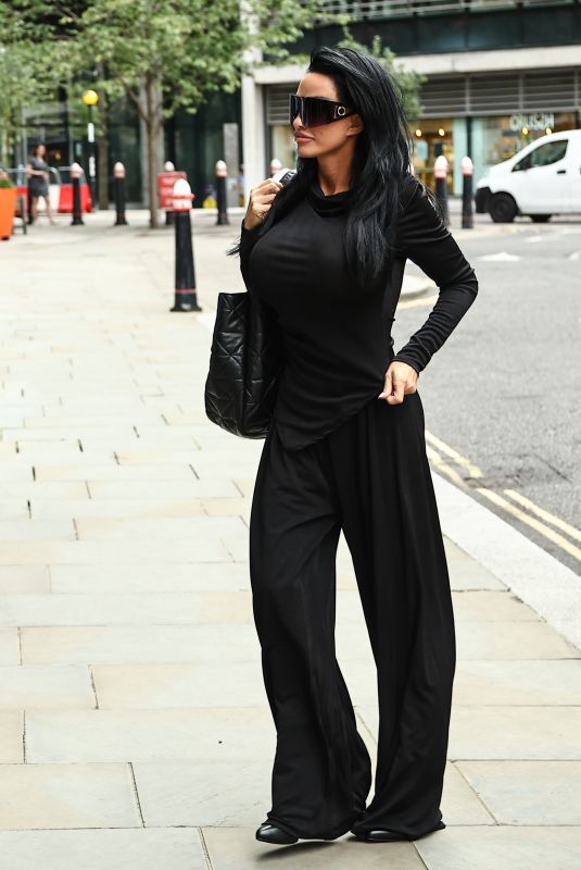 KATIE PRICE Arrives at Her Bbankruptcy Hearing at Rolls Building in London 08/27/2024