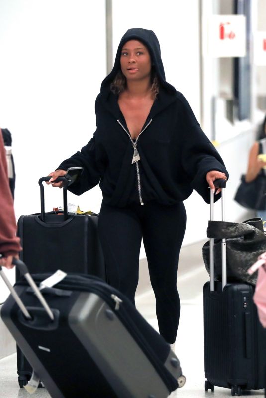 KAYLA NICOLE Arrives in Los Angeles 08/09/2024