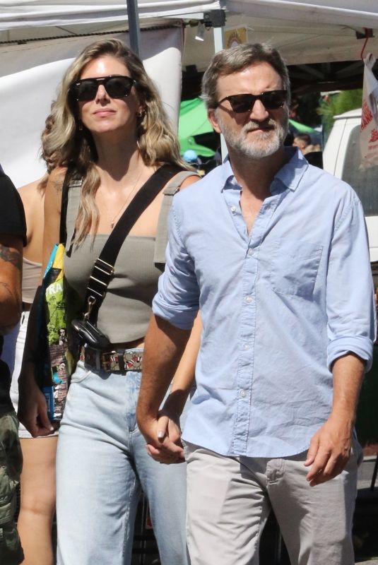 KELLY RIZZO and Breckin Meyer at a Local Farmers Market in Studio City 08/18/2024