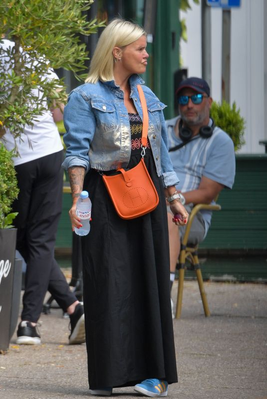 KERRY KATONA Leaves a Local Cafe in Cheshire 07/24/2024