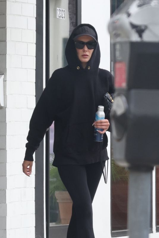 KIMBERLY STEWART Leaves a Gym in Studio City 08/23/2024