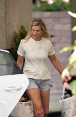 LINDSAY SHOOKUS Packing up Her Car with Luggage in New York 08/21/2024