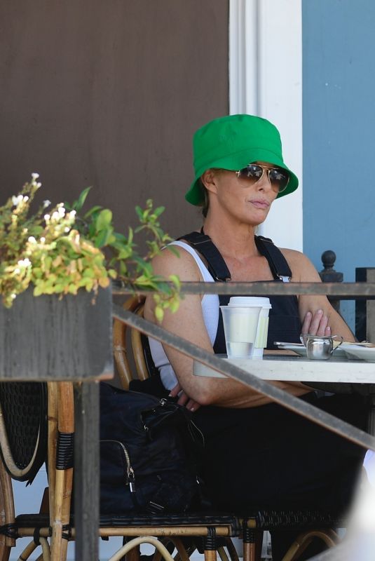 MARG HELGENBERGER Out for Lunch with a Friend in Los Angeles 08/22/2024