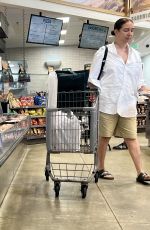 MAYA RUDOLPH Shopping at a Vintage Market in Malibu 08/10/2024