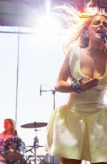 MCKENNA GRACE Performs at 2024 Lollapalooza Festival in Chicago 08/02/2024