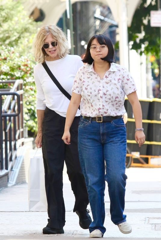 MEG RYAN and her Daughter Daisy Shopping in Manhattan’s SoHo Neighborhood and TriBeCa 08/28/2024