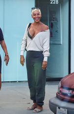 NICOLE MURPHY Out for Lunch with a Friend at Sugarfish in Los Angeles 08/01/2024