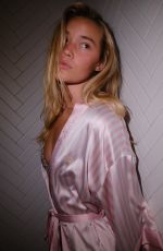 OLIVIA PONTON for VS Pink Fall 2024