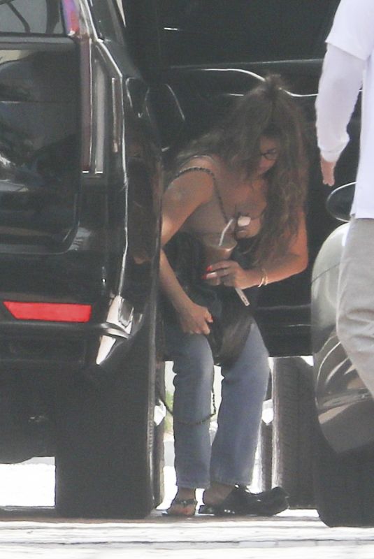 PENELOPE CRUZ Arrives at Neiman Marcus in Beverly Hills 08/04/2024