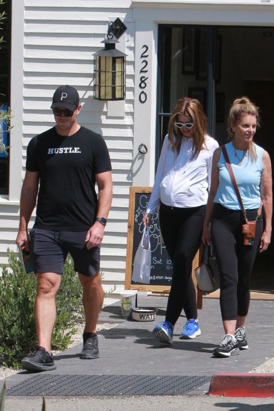 Pregnant KATHERINE SCHWARZENEGGER and MARIA SHRIVER Out in Summerland 08/26/2024