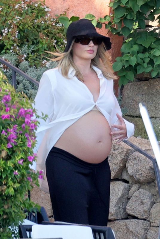 Pregnant MARGOT ROBBIE on Vacation in Sardinia 08/26/2024