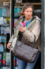 RENEE ZELLWEGER Filming Scenes for Bridget Jones in Hampstead 08/07/2024