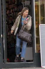 RENEE ZELLWEGER Filming Scenes for Bridget Jones in Hampstead 08/07/2024