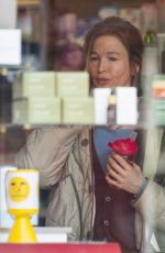 RENEE ZELLWEGER Filming Scenes for Bridget Jones in Hampstead 08/07/2024