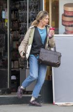 RENEE ZELLWEGER Filming Scenes for Bridget Jones in Hampstead 08/07/2024