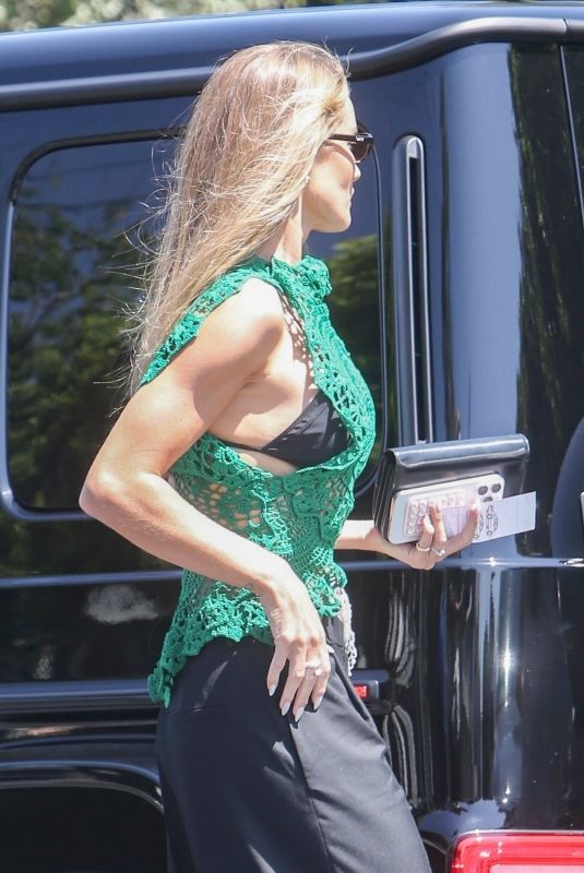 ROSIE HUNTINGTON-WHITELEY Shopping on Melrose Place in West Hollywood 07/22/2024