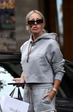 ROXY JACENKO Leaves Marakii Cosmetic Beauty Salon in Double Bay 08/13/2024