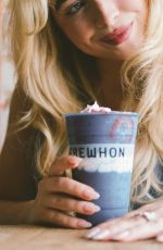 SABRINA CARPENTER for Erewhon Short n