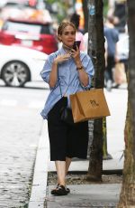 SARAH PAULSON Out and About in New York 08/09/2024