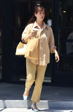 SCOUT WILLIS Picks up Food To-go in Los Angeles 08/07/2024