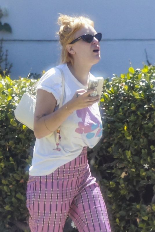 TALLULAH WILLIS Arrives at a Friend