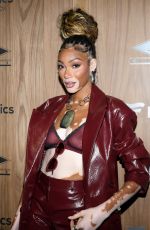 WINNIE HARLOW at Fanatics Fest NYC 2024 at Javits Center in New York 08/17/2024