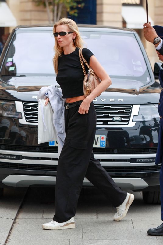 ABBEY LEE KERSHAW Heading to Ritz Hotel at Paris Fashion Week 09/24/2024