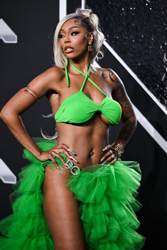 ADIZIA BENSON at 2024 MTV Video Music Awards in New York 09/11/2024