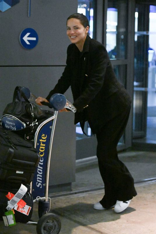 ADRIANA LIMA Arrives at JFK Airport in New York 09/23/2024