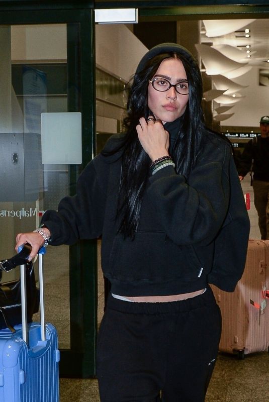 AMELIA HAMLIN Arrives in Malpensa for Milan Fashion Week 09/16/2024