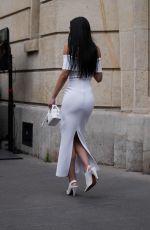 AMELIA HAMLIN Heading to Stella McCartney Fashion Show at Paris Fashion Week 09/30/2024