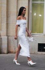 AMELIA HAMLIN Heading to Stella McCartney Fashion Show at Paris Fashion Week 09/30/2024